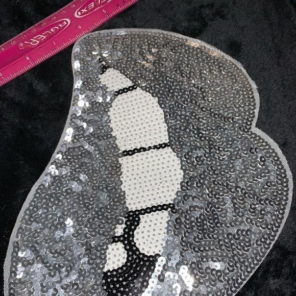 PATCHES - Picture 10 of 16